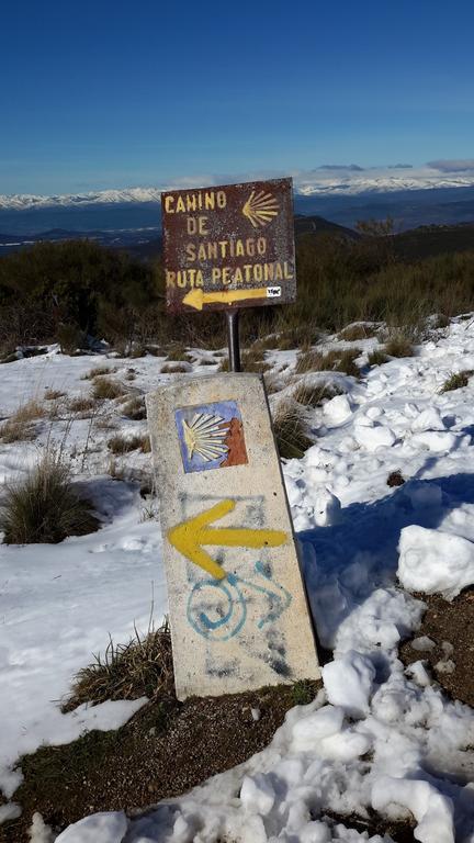 El Acebo de San Miguel La Trucha Del Arco Iris Bed & Breakfast エクステリア 写真